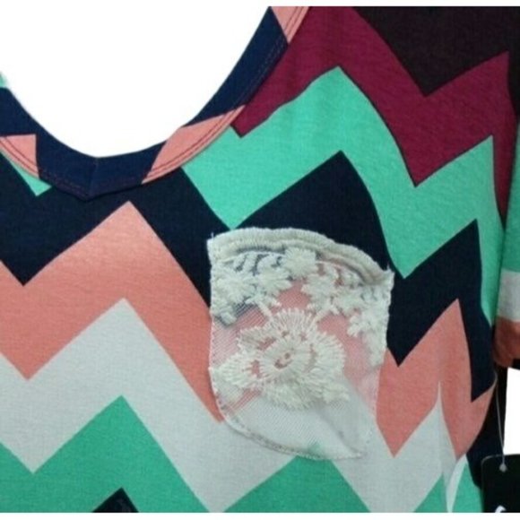 NWT Chevron lace trim tee XL - Picture 3 of 4